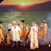 Một tiết mục biểu diễn Ví Giặm tại lễ khai mạc triển lãm. (Ảnh: Công Tường/TTXVN)