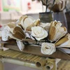 Hoa trang trí làm từ bẹ cau của một doanh nghiệp Việt Nam được giới thiệu tại Hội chợ. (Ảnh: Thu Hằng/TTXVN)