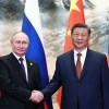Chủ tịch Trung Quốc Tập Cận Bình (phải) và Tổng thống Nga Vladimir Putin tại cuộc gặp ở Bắc Kinh ngày 16/5/2024. (Ảnh: AFP/TTXVN)