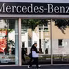 Một cửa hàng của hãng ôtô Mercedes-Benz tại Berlin, Đức. (Ảnh: THX/TTXVN)