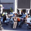 Cán bộ, chiến sỹ CSGT số 14 làm nhiệm vụ phân luồng giao thông tại ngã tư trước cửa khu vực bến xe Nước Ngầm, Hà Nội, trong ngày làm việc cuối cùng trước kỳ nghỉ lễ Quốc khánh 2/9. (Ảnh: Phạm Kiên/TTXVN)