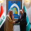 Ngoại trưởng Iraq Fuad Hussein (phải) và Ngoại trưởng Saudi Arabia Faisal bin Farhan Al-Saud tại cuộc gặp ở Baghdad ngày 2/2/2023. (Ảnh: AFP/ TTXVN)