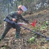 Đội rà phá vật cản, Lữ đoàn 543 thực hiện rà phá bom mìn tại địa bàn huyện Vị Xuyên, Hà Giang. (Ảnh: Đức Thọ/TTXVN)