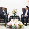 Phó Thủ tướng Trần Lưu Quang tiếp Giám đốc quốc gia ADB tại Việt Nam Shantanu Chakraborty. (Ảnh: An Đăng/TTXVN)