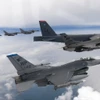 Chiến đấu cơ F-16 của Mỹ (phải) trong cuộc tập trận không quân chung ở Hàn Quốc, ngày 13/7/2023. (Ảnh: AFP/TTXVN)