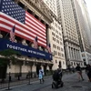 Quang cảnh bên ngoài sàn giao dịch chứng khoán New York, Mỹ. (Ảnh: AFP/TTXVN)