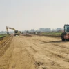 Thi công dự án đường Vành đai 4-Vùng Thủ đô qua địa bàn huyện Hoài Đức, Hà Nội. (Ảnh: Tuyết Mai/TTXVN)