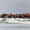 Người di cư nỗ lực băng qua Eo biển Manche từ Gravelines, Pháp để sang Anh ngày 26/4/2024. (Ảnh: Getty Images/TTXVN)