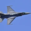 Tiêm kích F-16 của Không lực Mỹ bay trình diễn tại căn cứ không quân Osan ở Pyeongtaek, Hàn Quốc. (Ảnh: AFP/TTXVN)