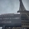 Nhân viên làm việc tại tháp Eiffel đình công từ ngày 19/2/ (Ảnh: AFP)