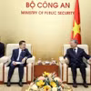 Đại tướng Tô Lâm, Bộ trưởng Bộ Công an tiếp Đại tá Khonsi Naovalat, Trưởng Cơ quan đại diện Bộ Công an Lào tại Việt Nam. (Ảnh: Phạm Kiên/TTXVN)