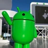 Tượng linh vật Android bên ngoài gian hàng của Google tại CES 2024. (Ảnh: CNET)