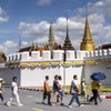 Khách du lịch thăm quan Cung điện Hoàng gia Thái Lan ở thủ đô Bangkok. (Ảnh: AFP/TTXVN)