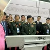 Bộ trưởng Bộ Quốc phòng, Đại tướng Phan Văn Giang và các thành viên trong đoàn tham quan các gian hàng tại ARMY-2024, ngày 12/8/2024. (Ảnh: Quang Vinh/TTXVN)