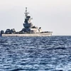 Tàu của hải quân Israel tuần tra ngoài khơi thành phố Eliat, trên Biển Đỏ, ngày 26/12/2023. (Ảnh: AFP/TTXVN)