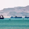 Tàu thuyền chờ qua Kênh đào Suez. (Ảnh: AFP/TTXVN)