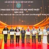 Trao Giải thưởng Văn học nghệ thuật năm 2023 cho các tác phẩm xuất sắc của các Hội Văn học nghệ thuật chuyên ngành Trung ương. (Ảnh: Báo Hà Nội mới)