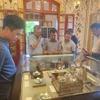 Khách tham quan triển lãm. (Ảnh: Mai Trang/TTXVN)