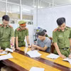 Các đối tượng tại cơ quan điều tra. (Ảnh: TTXVN phát)