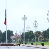 Cờ rủ được treo trong 2 ngày Quốc tang. (Ảnh: Minh Quyết/TTXVN)