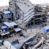 Những tòa nhà bị phá hủy sau cuộc không kích của Israel xuống miền Bắc Dải Gaza. (Ảnh: THX/TTXVN)