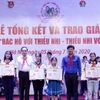 Trao giải cho các thí sinh. (Ảnh: Minh Huệ/Vietnam+)