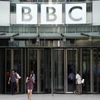 Bên ngoài đài BBC. (Nguồn: AP)