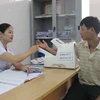 Bệnh nhận đến khám về các vấn đề huyết áp tại Bệnh viện đa khoa tỉnh Vĩnh Phúc. (Ảnh: Nguyễn Thảo/TTXVN)