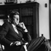 Ông John F. Kennedy lúc đang là thượng nghị sỹ tại Văn phòng tháng 8/1959. (Nguồn: LOOK Magazine/TTXVN)
