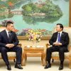 Phó Thủ tướng Trần Hồng Hà tiếp Bộ trưởng Bộ Giáo dục Cộng hòa Belarus Andrei I. Ivanets. (Ảnh: An Đăng/TTXVN)