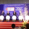 Các đại biểu thực hiện nghi thức khai mạc Hội chợ. (Ảnh: Thu Hương/TTXVN)