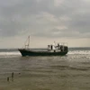 Chiếc tàu không có người trôi dạt trên vùng biển Quảng Trị hồi tháng 1/2024. (Ảnh: TTXVN phát)