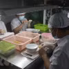 Sơ chế sản phẩm yến tinh tại cơ sở yến sào Du Long, Thành phố Rạch Giá (Kiên Giang). (Ảnh: Lê Huy Hải/TTXVN)