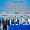 Đại diện LPBank và Đại học Công Thương Thành phố Hồ Chí Minh ký kết thỏa thuận hợp tác. (Ảnh: Vietnam+)