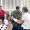Cơ quan Công an và Agribank Lâm Thao vận động, thuyết phục bà L trình báo sự việc về đối tượng giả danh, lừa đảo. (Ảnh: Vietnam+)