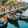 Việc hoán đổi ngày làm việc để người dân được nghỉ 5 ngày dịp 30/4-1/5 sẽ giúp kích cầu du lịch và tiêu dùng xã hội. (Ảnh: CTV/Vietnam+)