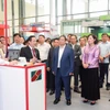 Thủ tướng Chính phủ Phạm Minh Chính, Thống đốc NHNN Nguyễn Thị Hồng đến thăm gian hàng của Agribank tại sự kiện. (Ảnh: Vietnam+)