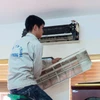 Máy lạnh là một trong những thiết bị điện dễ hỏng hóc nhất trong điều kiện thời tiết nồm ẩm. (Ảnh: Việt Anh/Vietnam+)