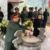 Thượng tướng Huỳnh Chiến Thắng dâng hương, viếng các Anh hùng liệt sỹ tại Đền thờ liệt sỹ Điểm cao 468, Thanh Thủy, Vị Xuyên (Hà Giang). (Ảnh: Đức Thọ/TTXVN)