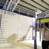 Bản đồ tuyến metro số 1 Bến Thành-Suối Tiên trong ga An Phú. (Ảnh: Hồng Đạt/TTXVN)