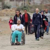 Người dân Palestine sơ tán tránh bạo lực xuống phía Nam thành phố Gaza trong thời gian thỏa thuận ngừng bắn có hiệu lực, ngày 25/11. (Ảnh: THX/TTXVN)