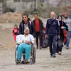 Người dân Palestine sơ tán tránh bạo lực xuống phía Nam thành phố Gaza trong thời gian thỏa thuận ngừng bắn có hiệu lực, ngày 25/11. (Ảnh: THX/TTXVN)