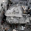 Cảnh đổ nát sau các cuộc không kích của Israel xuống Khan Younis, Dải Gaza. (Ảnh: THX/TTXVN)