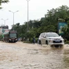 Nhiều tuyến đường ở thành phố Huế bị ngập trong nước do mưa lớn. (Ảnh: Đỗ Trưởng/TTXVN)