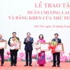 Phó Chủ tịch Thường trực Quốc hội Trần Thanh Mẫn trao Huân chương Lao động hạng Nhất cho 3 cá nhân và Huân chương Lao động hạng Nhì tặng 1 cá nhân vì đã có thành tích xuất sắc trong công tác từ năm 2018 đến năm 2022. (Ảnh: Minh Đức/TTXVN)