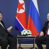 Nhà lãnh đạo Triều Tiên Kim Jong-un (trái) trong cuộc gặp Tổng thống Nga Vladimir Putin ở thành phố Vladivostok (Nga), ngày 13/9/2023. (Ảnh: Yonhap/TTXVN)