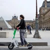 Thủ đô Paris của Pháp cấm dịch vụ cho thuê xe điện e-scooter 