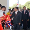 Sinh viên Đại học Chulalongkorn đón Chủ tịch Quốc hội Vương Đình Huệ. (Ảnh: Doãn Tấn/TTXVN)