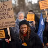 Nhân viên y tế tham gia đình công tại London, Anh ngày 6/2/2023. (Ảnh: AFP/TTXVN)
