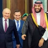Thái tử Saudi Arabia Mohammed bin Salman (phải) và Tổng thống Nga Vladimir Putin (trái) tại cuộc gặp ở Riyadh, Saudi Arabia, ngày 6/12/2023. (Ảnh: AFP/TTXVN)